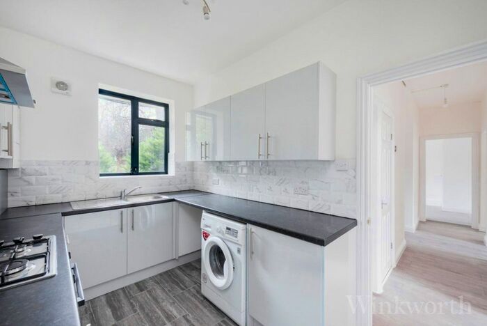 3 Bedroom Flat To Rent In Erlanger Road, London, SE14