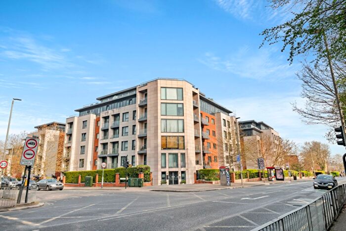 2 Bedroom Flat To Rent In Putney Hill, London, SW15