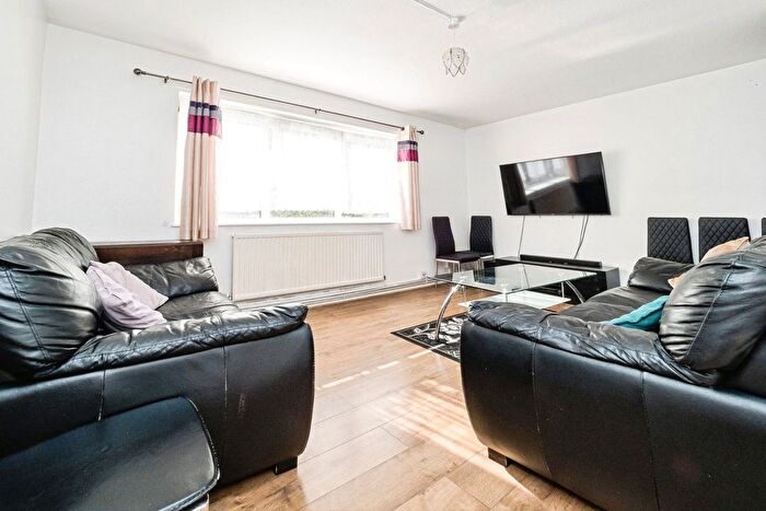 2 Bedroom Flat For Sale In Gladding Road, Manor Park, London, E12
