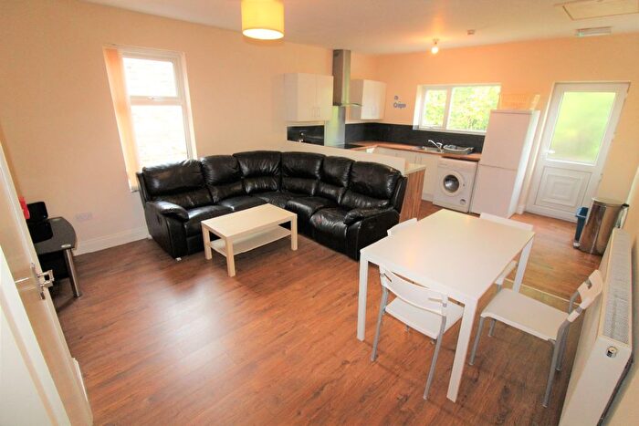 3 Bedroom Flat To Rent In Brackenbury Road, Preston, Lancashire, PR1