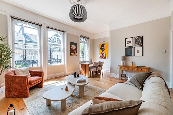 3 Bedroom Flat For Sale In Glazbury Road, London, W14