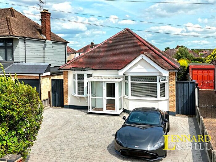 2 Bedroom Detached Bungalow For Sale In King Edward Drive, Woodside, RM16