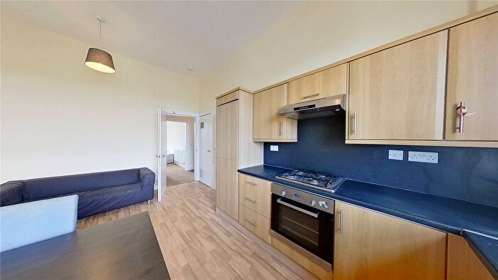 4 Bedroom Flat To Rent In Morningside Road, Edinburgh, EH10
