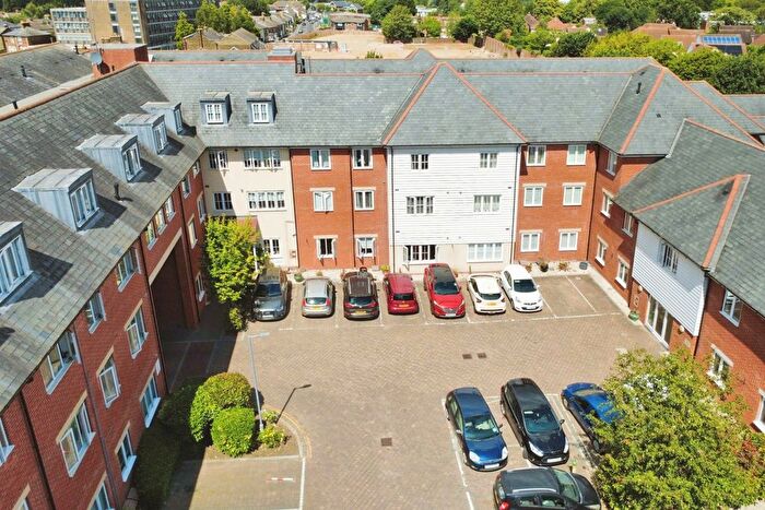 2 Bedroom Flat For Sale In Ongar Road, Brentwood, Essex, CM15