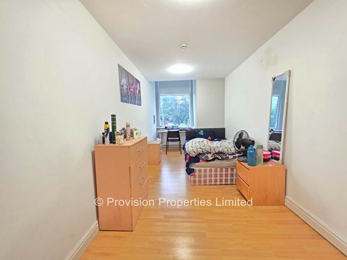 4 Bedroom Flat To Rent In Cardigan Road, Hyde Park, Leeds, LS6