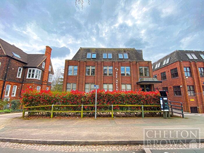 2 Bedroom Flat For Sale In The Avenue, Cliftonville, Northampton, Northamptonshire, NN1
