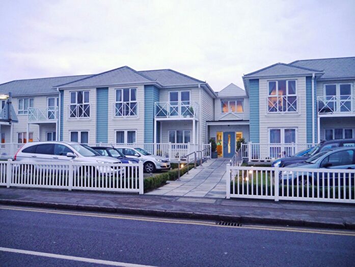 2 Bedroom Flat For Sale In Long Road, Canvey Island, SS8