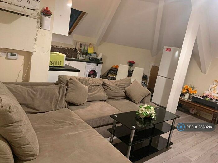 1 Bedroom Flat To Rent In Corporation Road, Newport, NP19