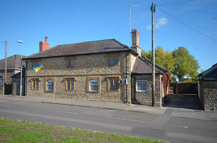 3 Bedroom Semi Detached House For Sale In Stalbridge, Sturminster Newton, DT10