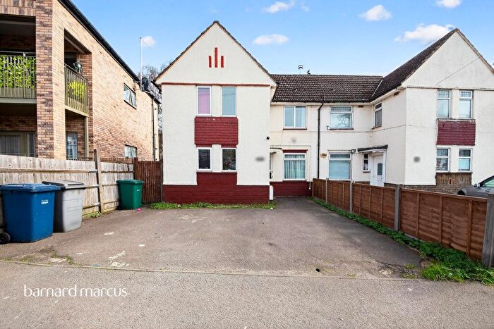 3 Bedroom Semi Detached House For Sale In Summers Lane, London, N12