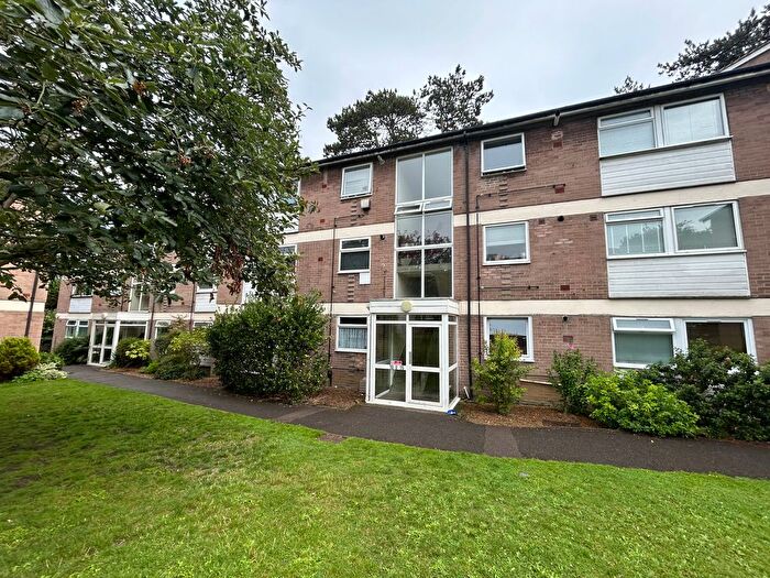 2 Bedroom Flat For Sale In Tonbridge Road, Maidstone, ME16