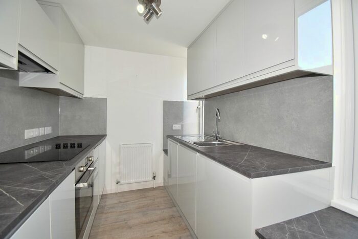 1 Bedroom Flat To Rent In Wellington Gardens, Falmouth, TR11