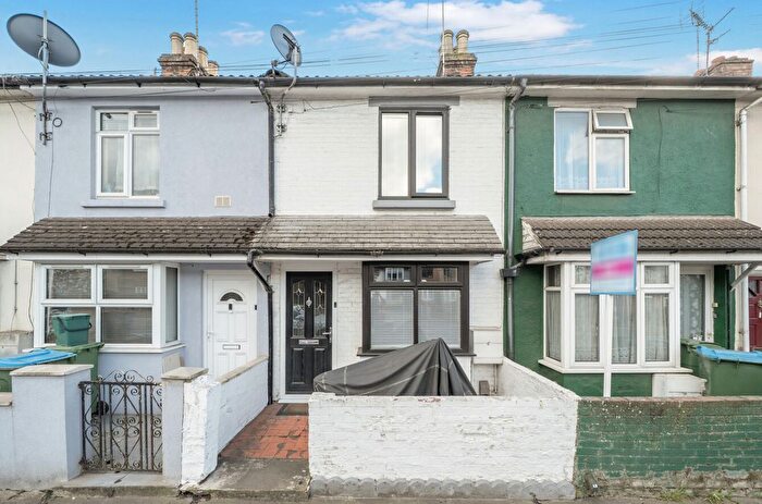 2 Bedroom Terraced House For Sale In Bicester Road, Aylesbury, Buckinghamshire, HP19