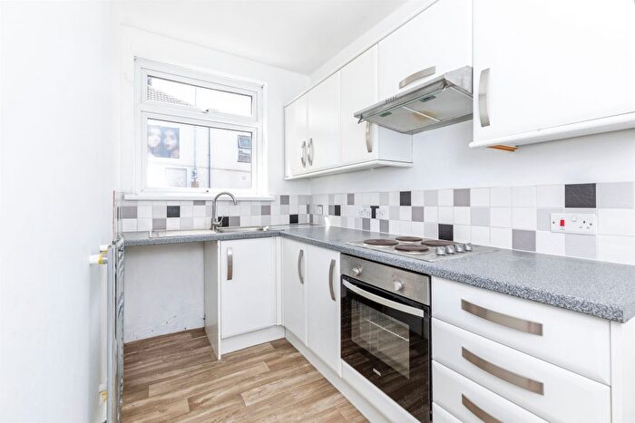 1 Bedroom Flat For Sale In Jeffery Street, Gillingham, ME7