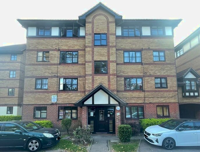 1 Bedroom Apartment To Rent In Somerset Gardens, White Hart Lane, N17