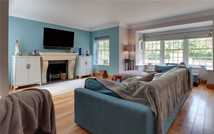 4 Bedroom Detached House For Sale In Spring Road, Harpenden, Hertfordshire, AL5