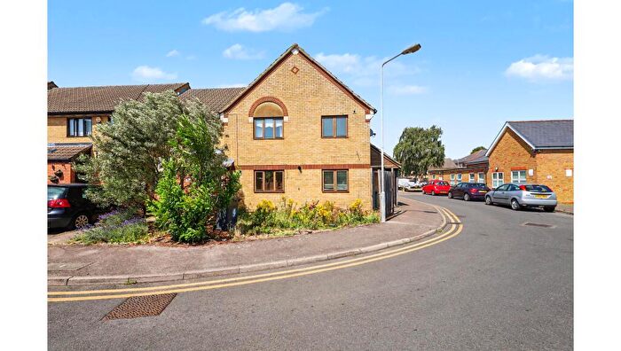 2 Bedroom End Of Terrace House For Sale In Heaton Close, Chingford, London, E4