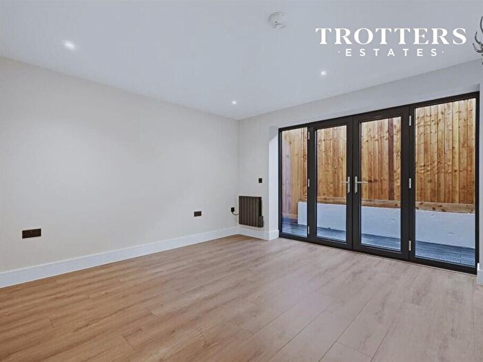 3 Bedroom Property To Rent In Glebe Road, Dalston, E8