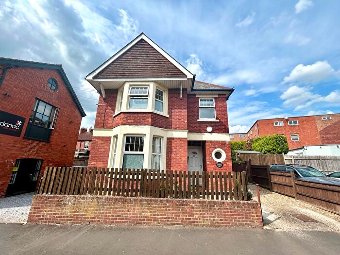 3 Bedroom Detached House For Sale In Manor Road, Yeovil, BA20
