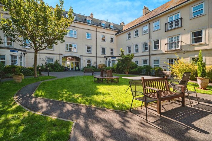 2 Bedroom Flat For Sale In Somerleigh Road, Dorchester, DT1