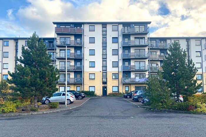 2 Bedroom Flat To Rent In Peffer Bank, Edinburgh, EH16