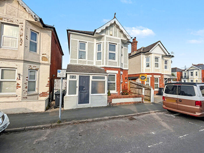 4 Bedroom Detached House For Sale In Christchurch, BH23