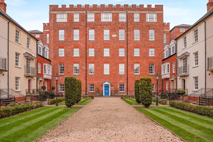 2 Bedroom Flat For Sale In Cathedral Views, Crane Bridge Road, Salisbury, SP2