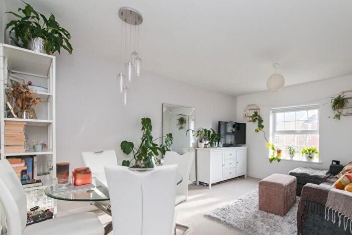 2 Bedroom Flat For Sale In Butler Way, Wakefield, WF1