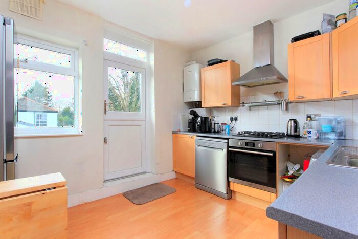 2 Bedroom Flat To Rent In Edgeley Road, Clapham, SW4