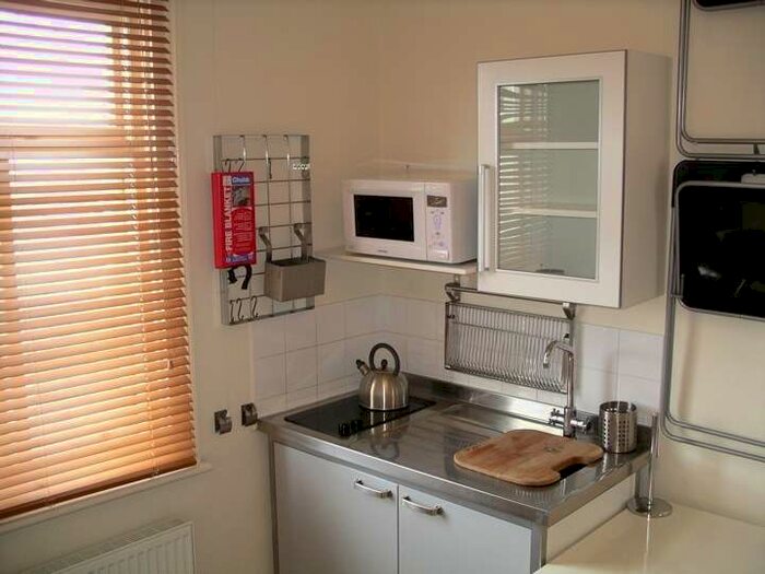 1 Bedroom Flat To Rent In First Floor Flat Swindon, SN1 3jj #378663