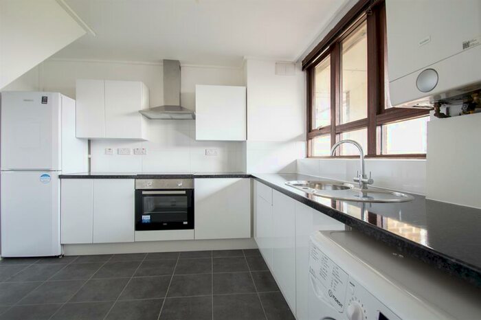3 Bedroom Maisonette To Rent In Purcell Street, London, N1