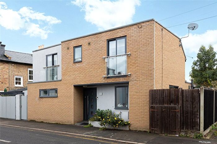 3 Bedroom Detached House For Sale In Deburgh Road, Wimbledon, London, SW19