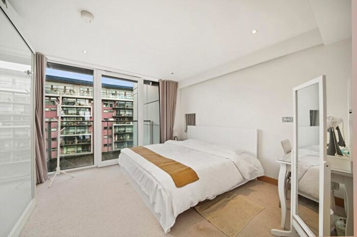 2 Bedroom Flat For Sale In Eustace Building, Queenstown Road, SW11