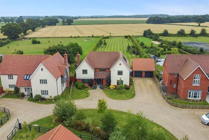 4 Bedroom Detached House For Sale In Glebe Place, Tendring, CO16