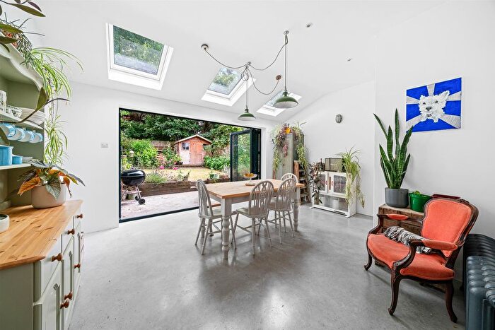 2 Bedroom Detached House To Rent In Brook Lane, Bromley, BR1