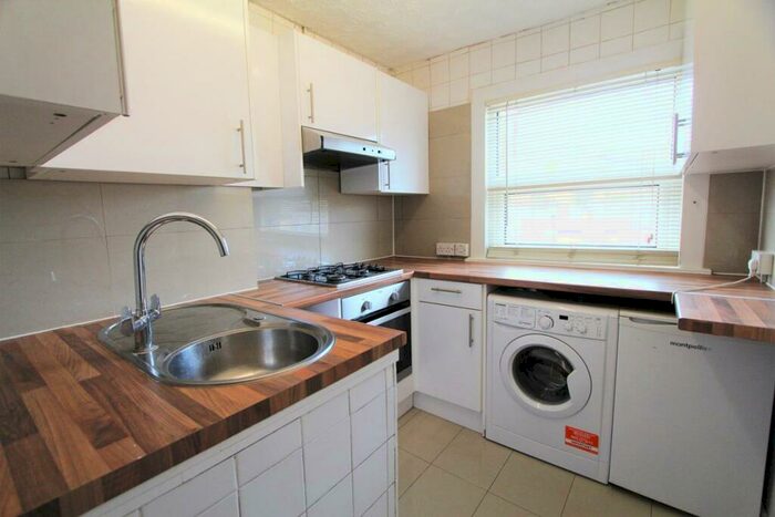 2 Bedroom Flat To Rent In Beulah Road, Walthamstow, London, E17