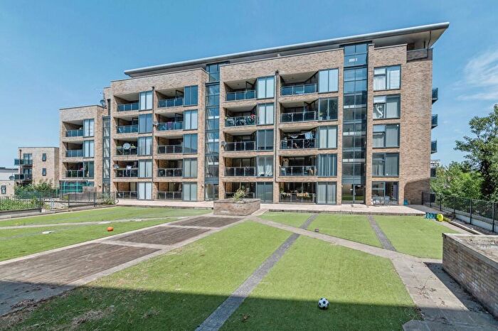 2 Bedroom Flat For Sale In Pullman Square, Grays, Essex, RM17
