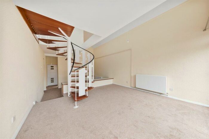 3 Bedroom House To Rent In Craig Gardens, South Woodford, E18