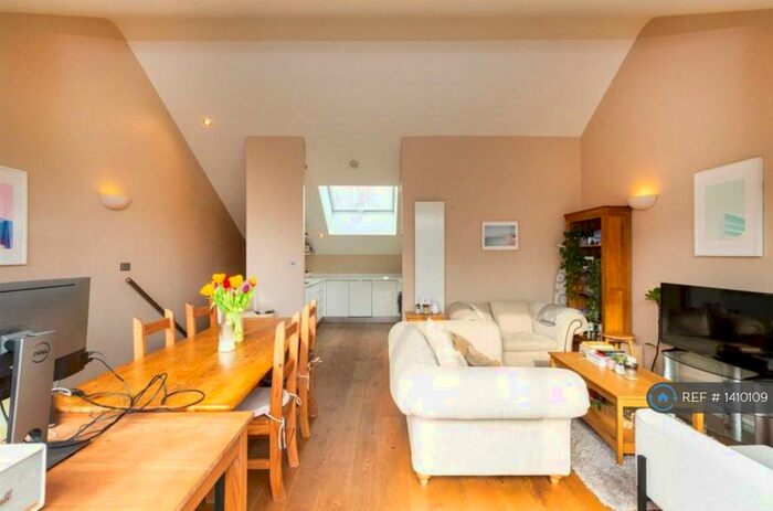 2 Bedroom Flat To Rent In Elliotts Place, London, N1