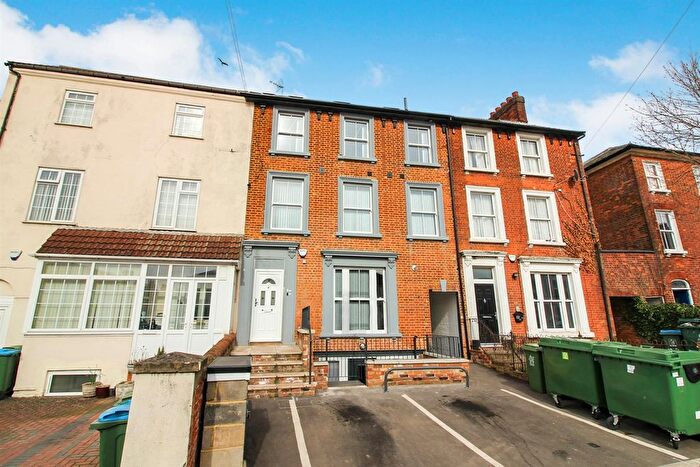 1 Bedroom Flat To Rent In Bicester Road, Aylesbury, HP19