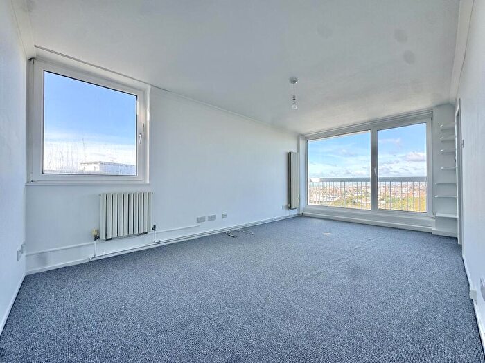 2 Bedroom Apartment To Rent In Furze Hill House, Brighton, BN3
