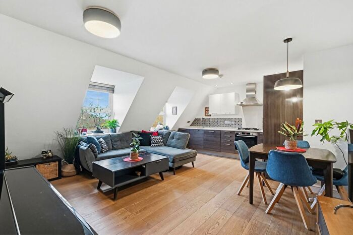 2 Bedroom Flat For Sale In Mill Cross Court, Brentford, TW8