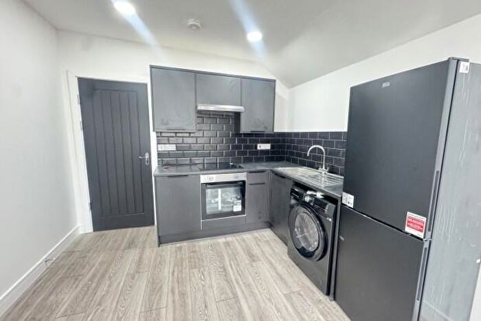 2 Bedroom Flat To Rent In Albany Road Cardiff, CF24