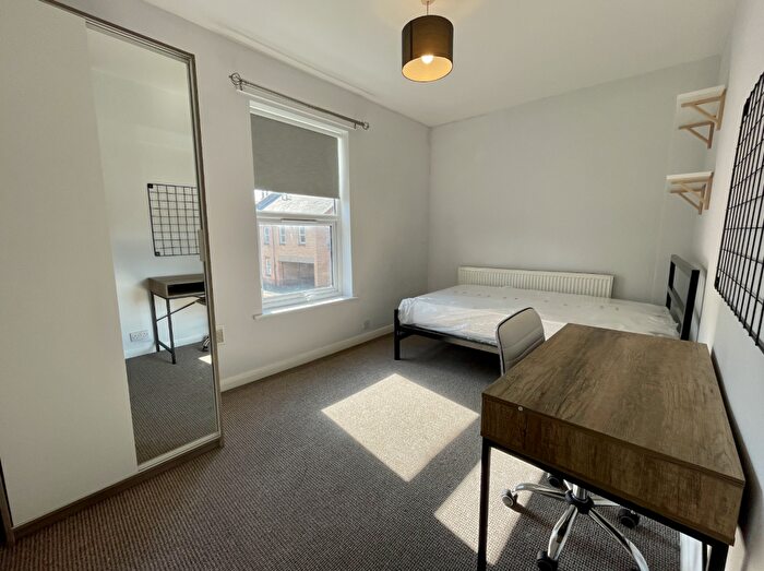 2 Bedroom Terraced House To Rent In Ideal Bed Terraced House // Aug, LN5