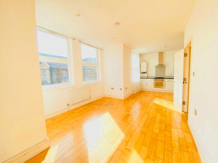 2 Bedroom Apartment To Rent In Woodstock Road, Croydon, CR0