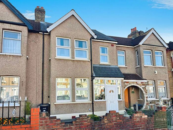 3 Bedroom Terraced House For Sale In Wellesley Road, Ilford, IG1