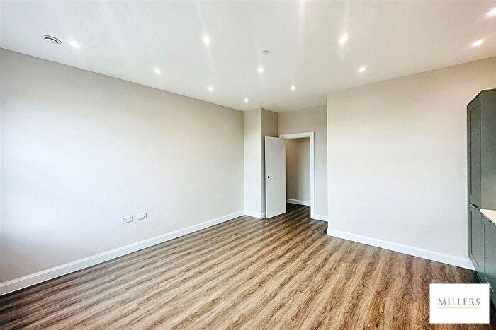 1 Bedroom Flat To Rent In Kestrel House, Bakers Lane, Epping, CM16