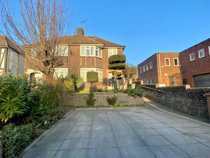 4 Bedroom Semi-Detached House To Rent In Crescent Road, Luton, LU2
