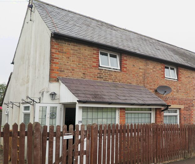 2 Bedroom Cottage To Rent In Green Lane, Little Common, TN39
