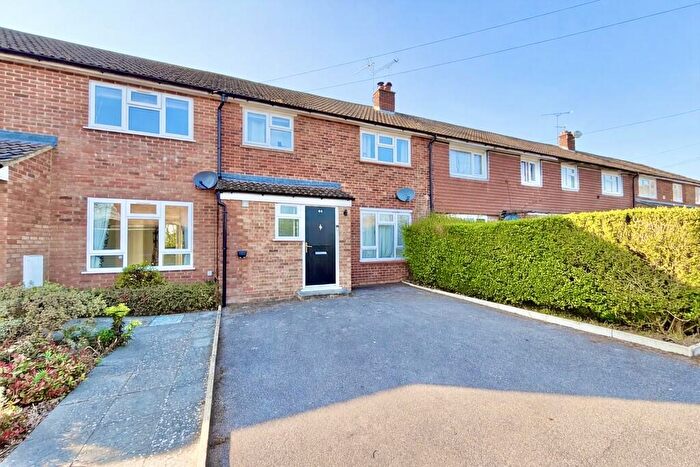 3 Bedroom Terraced House For Sale In Middlemoor Road, Frimley, GU16